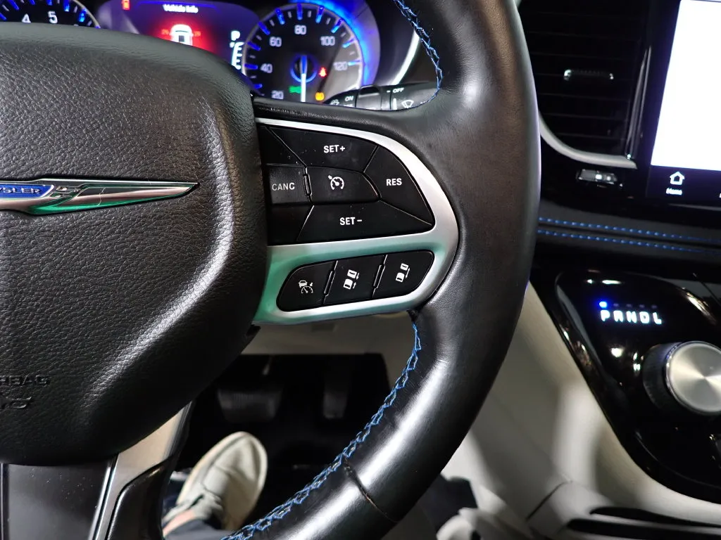 Chrysler Pacifica photo 26