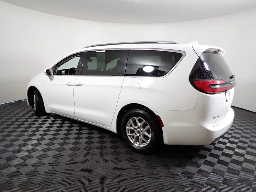Chrysler Pacifica photo 9