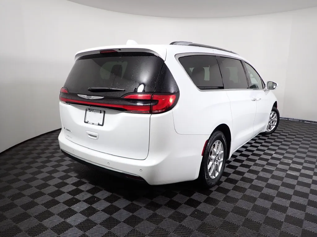 Chrysler Pacifica photo 15
