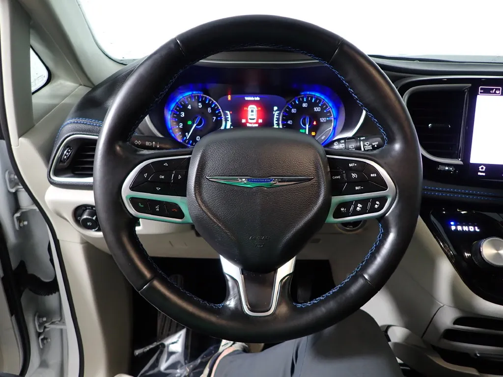 Chrysler Pacifica photo 24