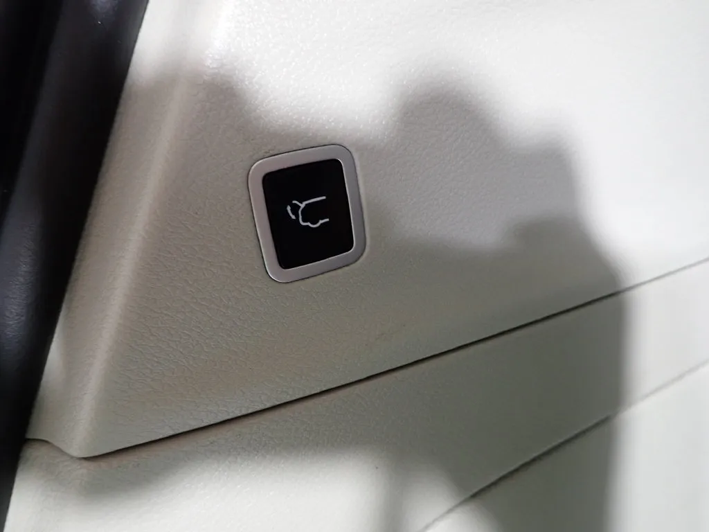 Chrysler Pacifica photo 14