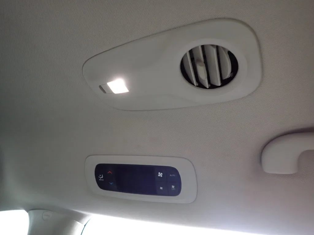 Chrysler Pacifica photo 34