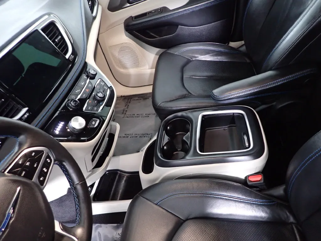 Chrysler Pacifica photo 28