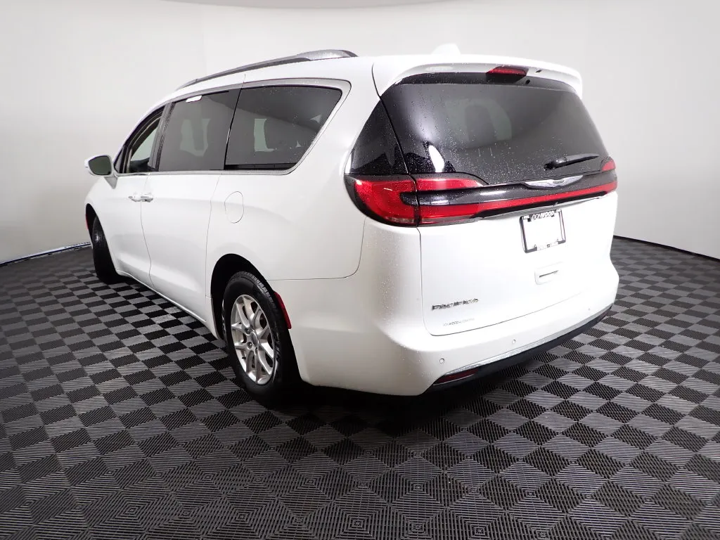 Chrysler Pacifica photo 10