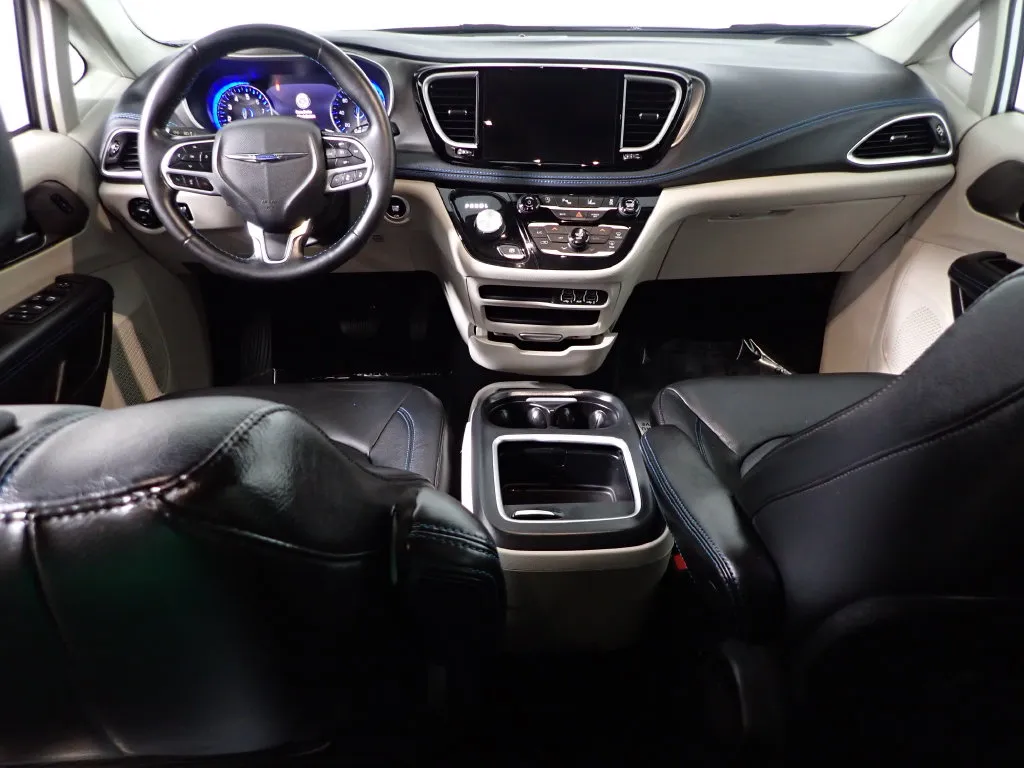 Chrysler Pacifica photo 29