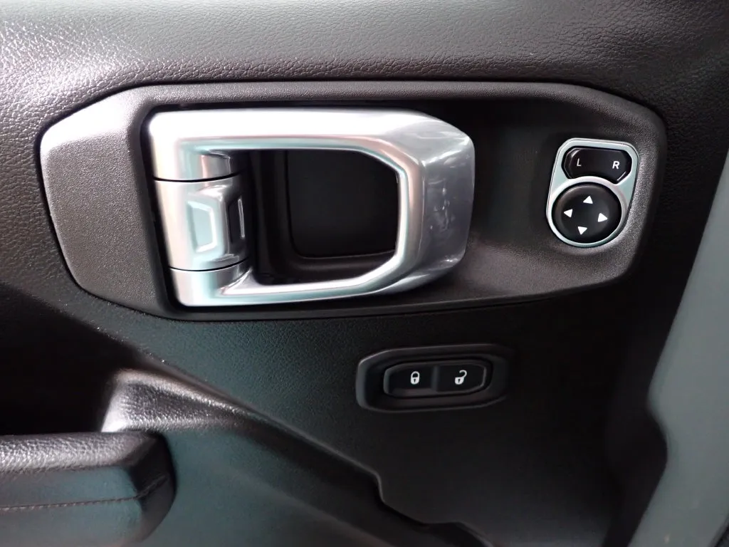 Jeep Wrangler photo 21