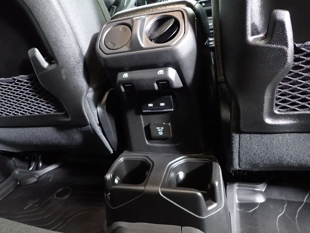 Jeep Wrangler photo 36