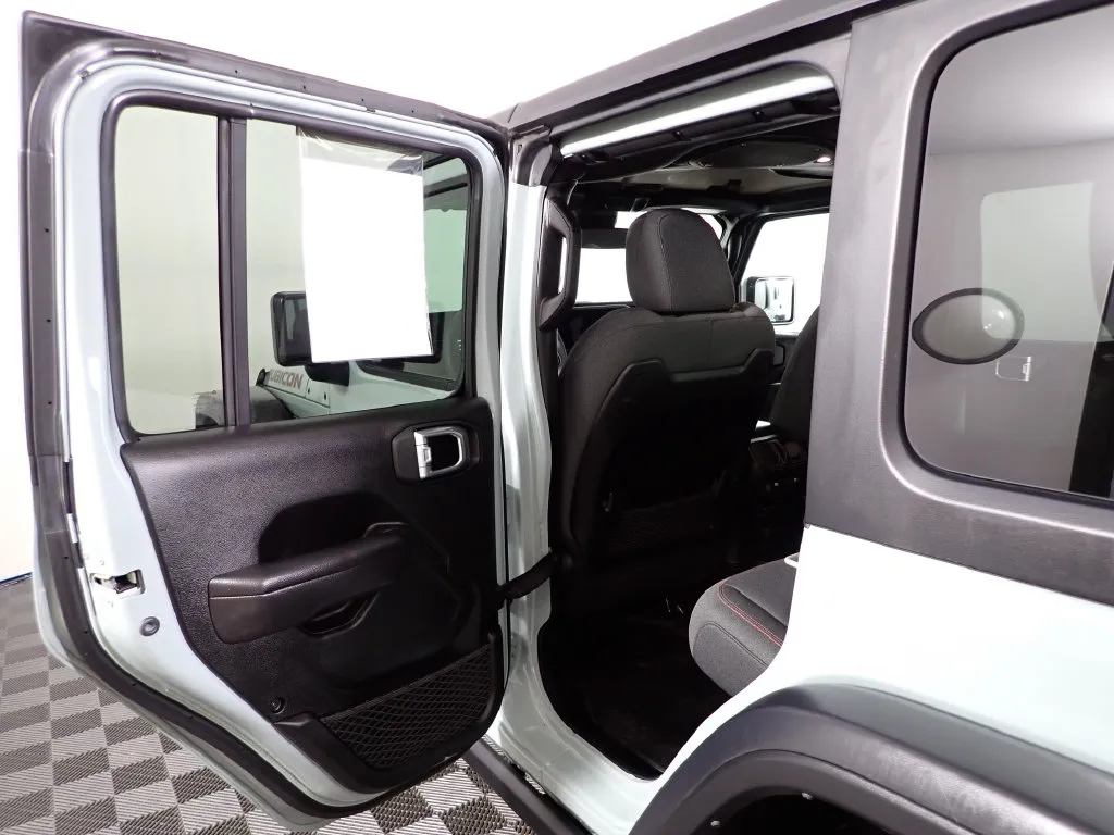 Jeep Wrangler photo 32
