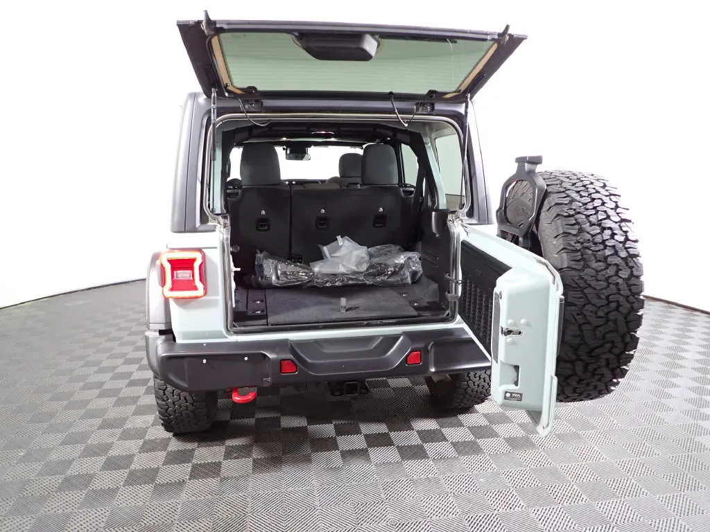 Jeep Wrangler photo 16