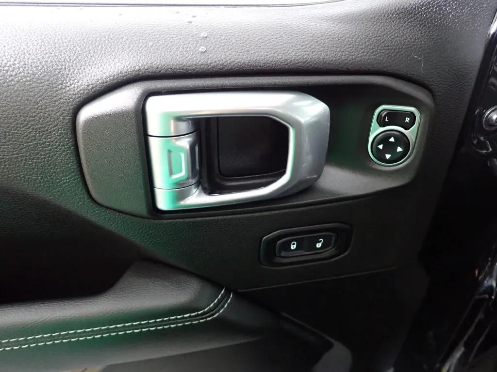 Jeep Wrangler photo 21
