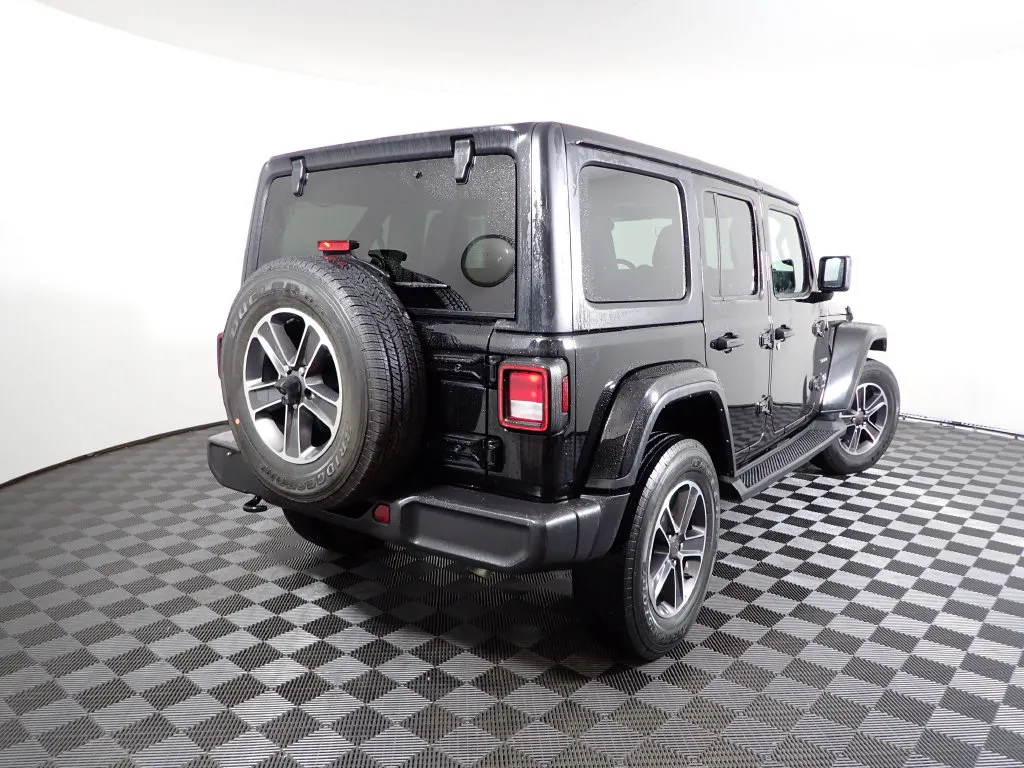 Jeep Wrangler photo 18