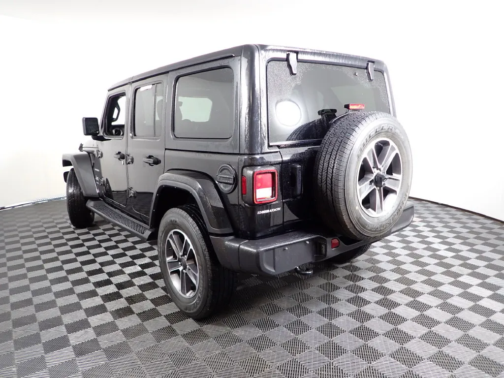 Jeep Wrangler photo 14