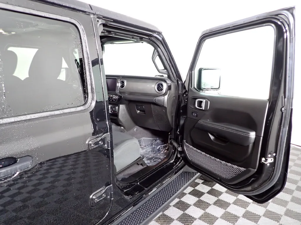 Jeep Wrangler photo 37