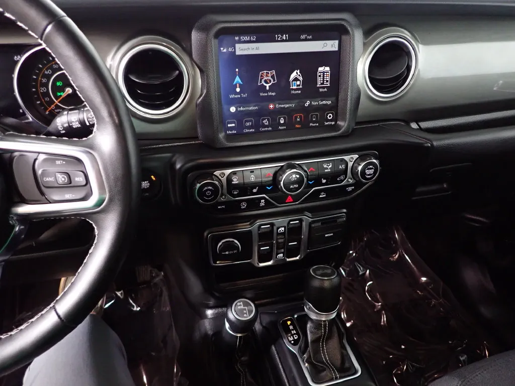 Jeep Wrangler photo 29
