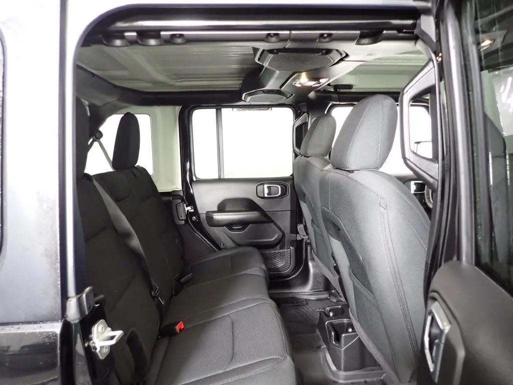 Jeep Wrangler photo 35