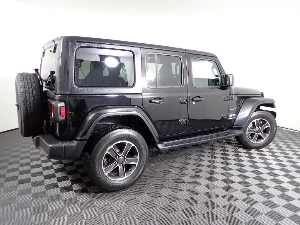 Jeep Wrangler photo 19