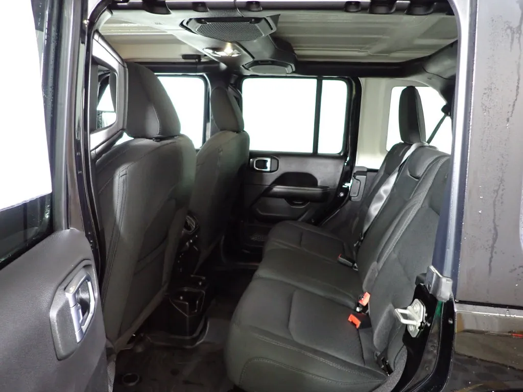 Jeep Wrangler photo 33