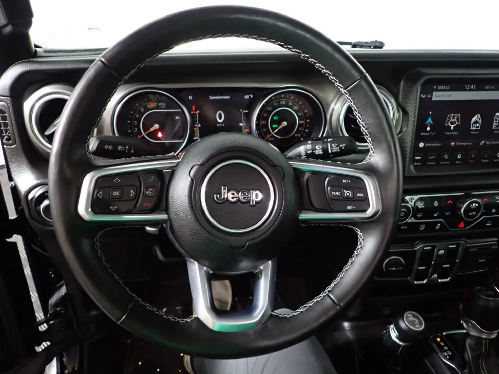 Jeep Wrangler photo 26