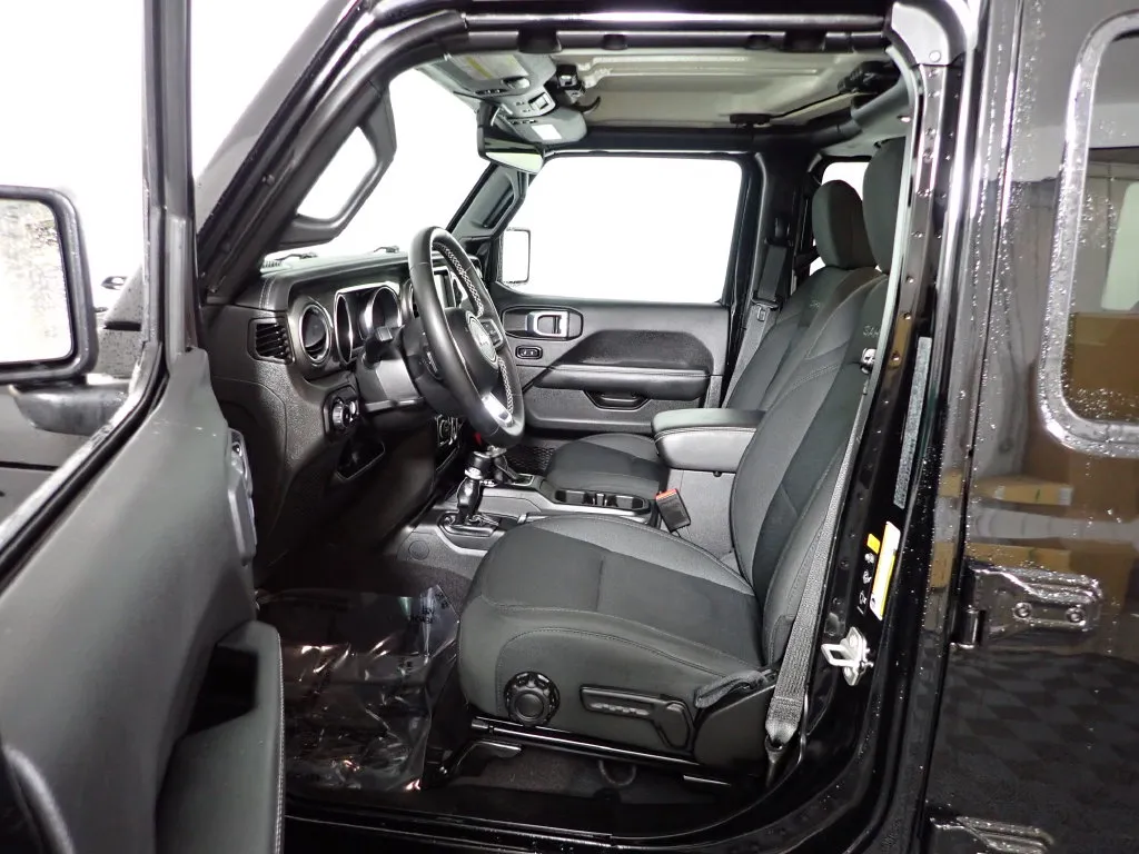 Jeep Wrangler photo 22