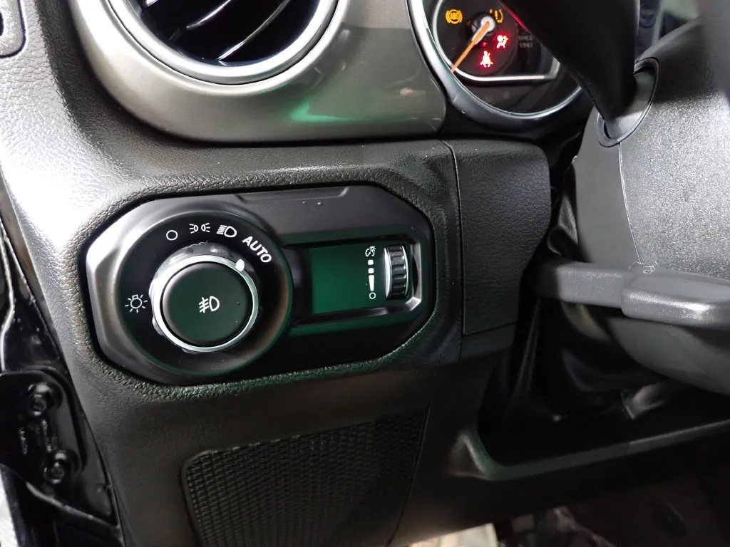 Jeep Wrangler photo 24