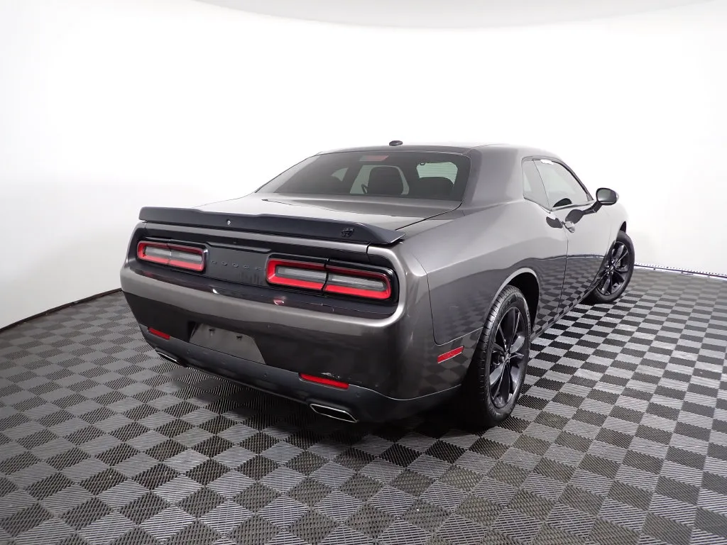 Dodge Challenger photo 15