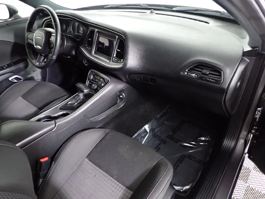 Dodge Challenger photo 32