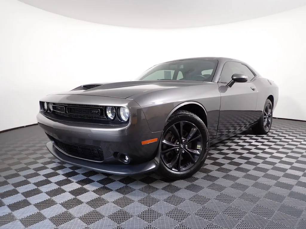 Dodge Challenger photo 2