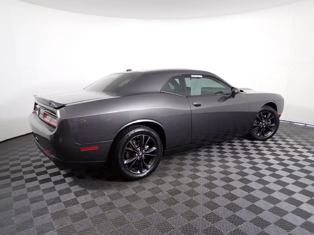 Dodge Challenger photo 16