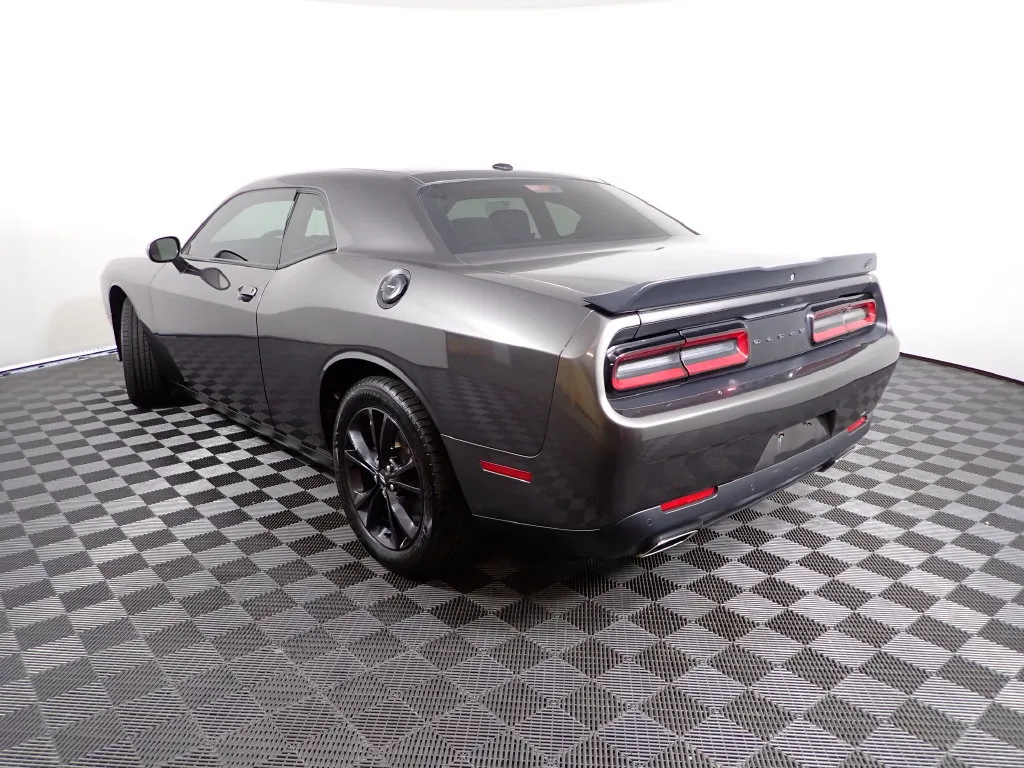 Dodge Challenger photo 11