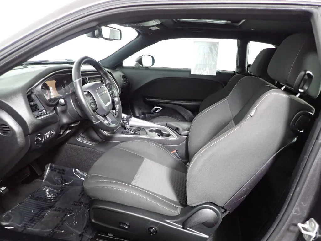 Dodge Challenger photo 19