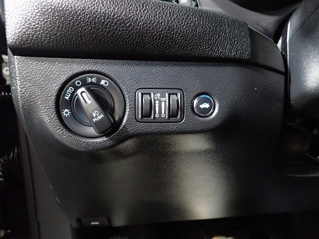 Dodge Challenger photo 22