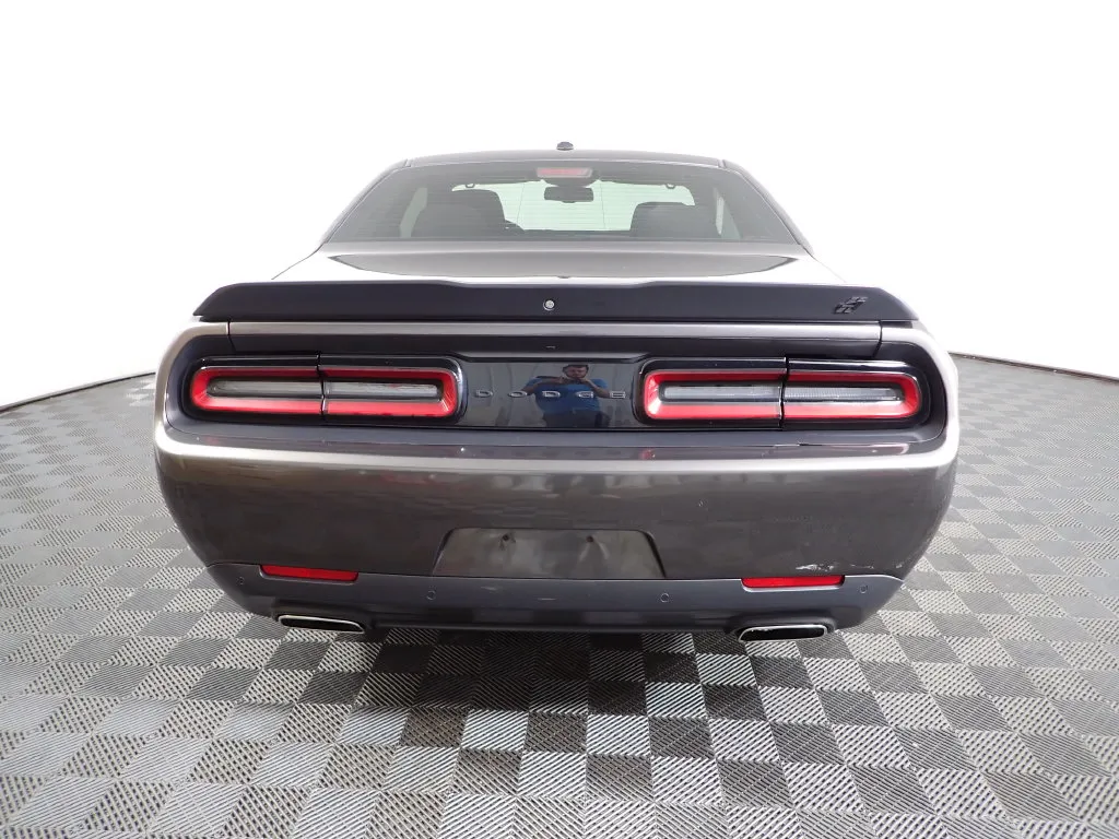 Dodge Challenger photo 12