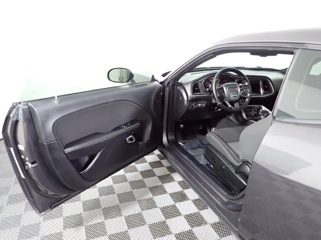 Dodge Challenger photo 17
