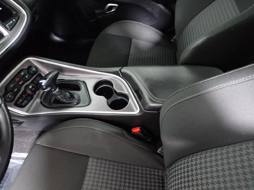 Dodge Challenger photo 28