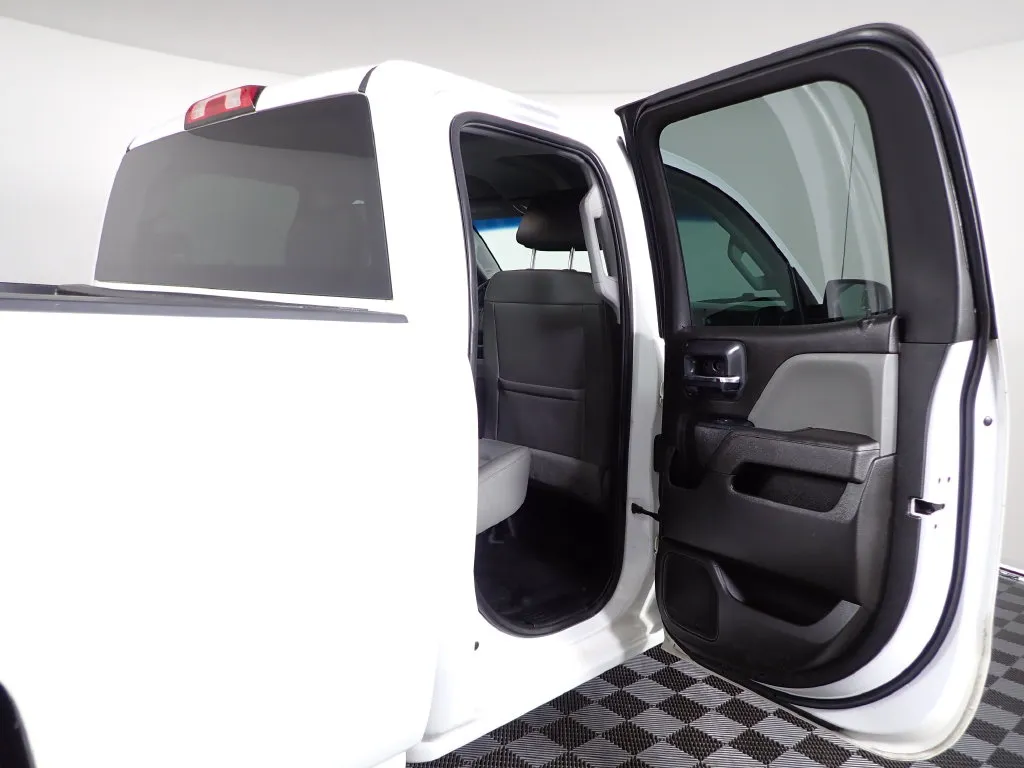 Chevrolet Silverado photo 23