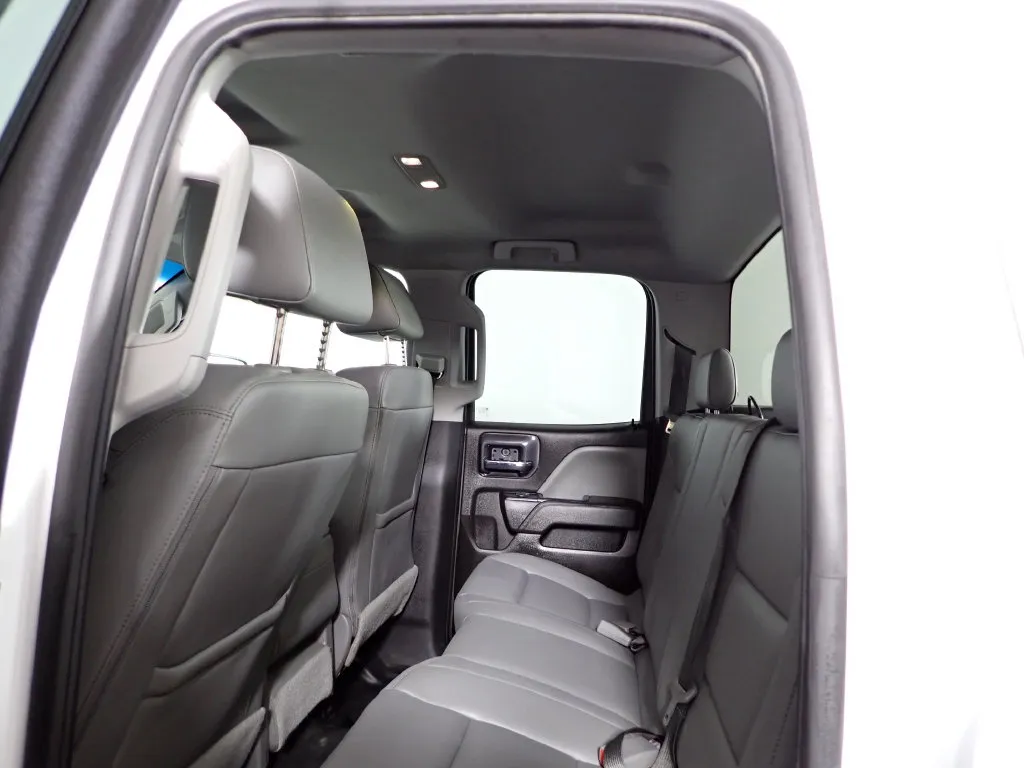 Chevrolet Silverado photo 22