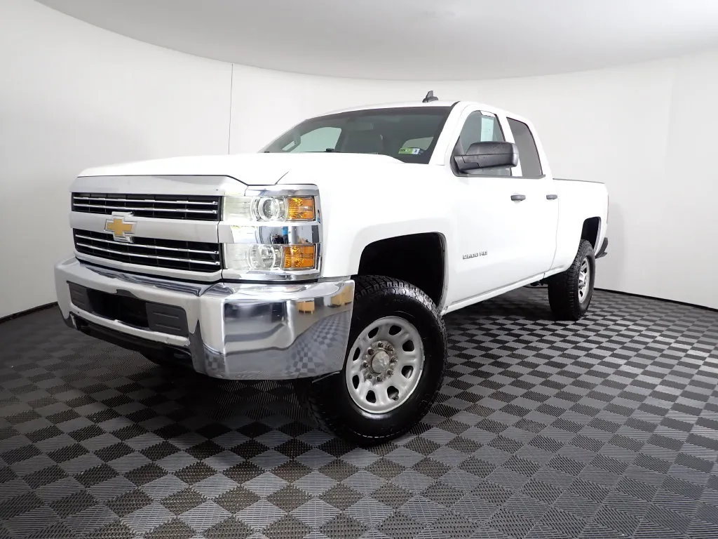 Chevrolet Silverado photo 2