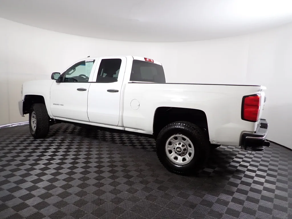 Chevrolet Silverado photo 9