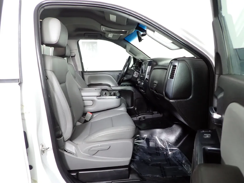 Chevrolet Silverado photo 26