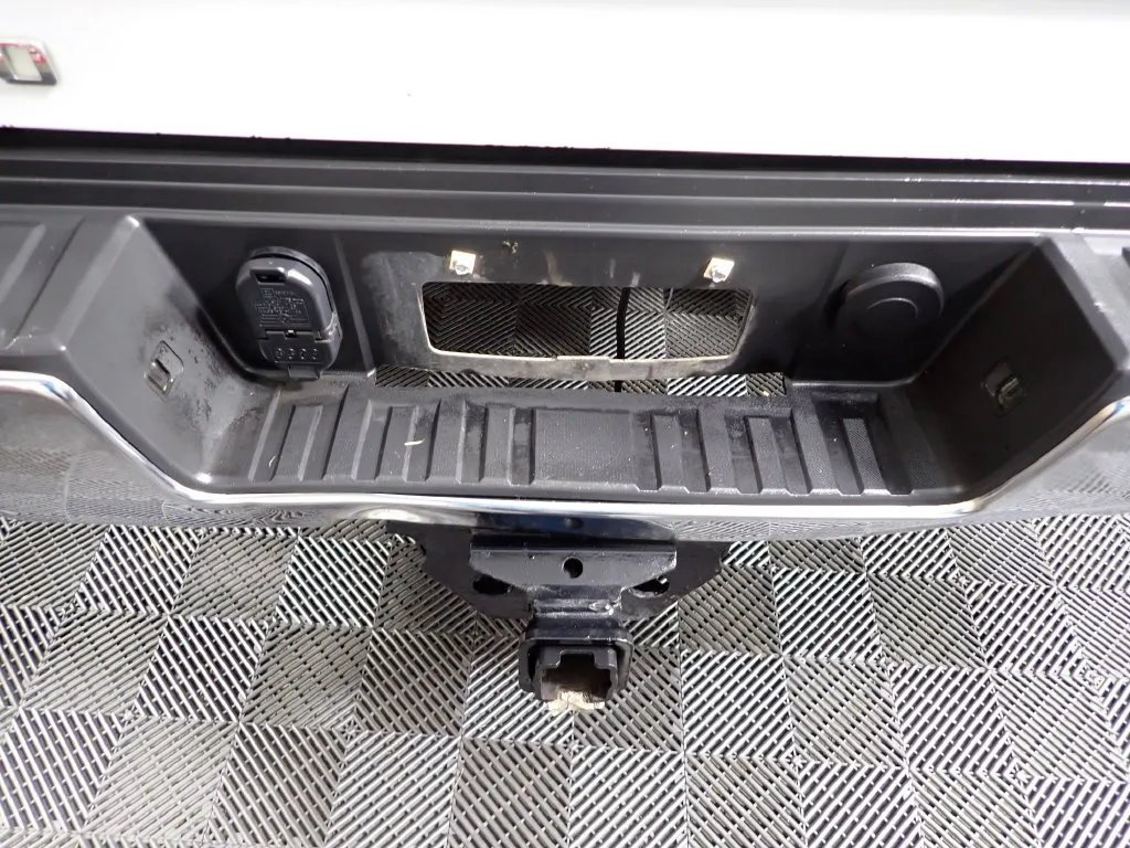 Chevrolet Silverado photo 12
