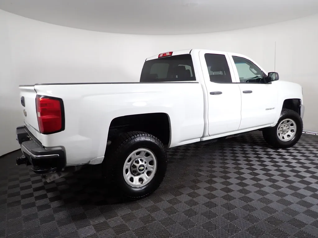Chevrolet Silverado photo 14