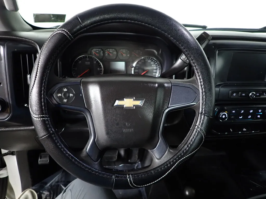 Chevrolet Silverado photo 16