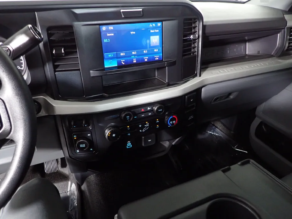 Ford F350SD photo 28