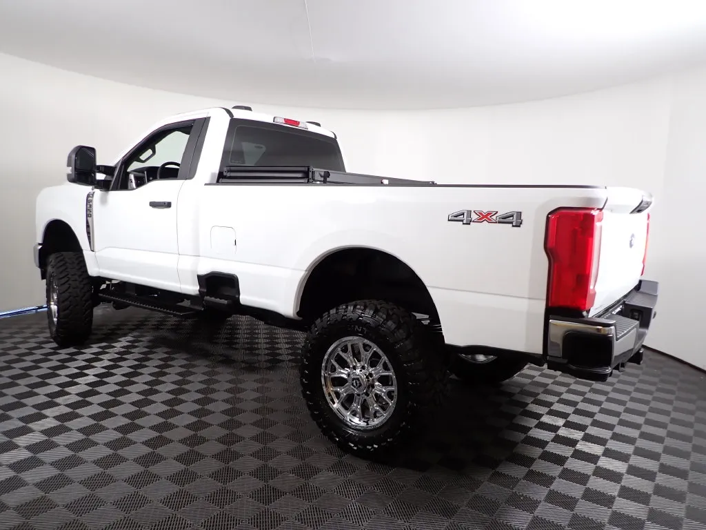Ford F350SD photo 11