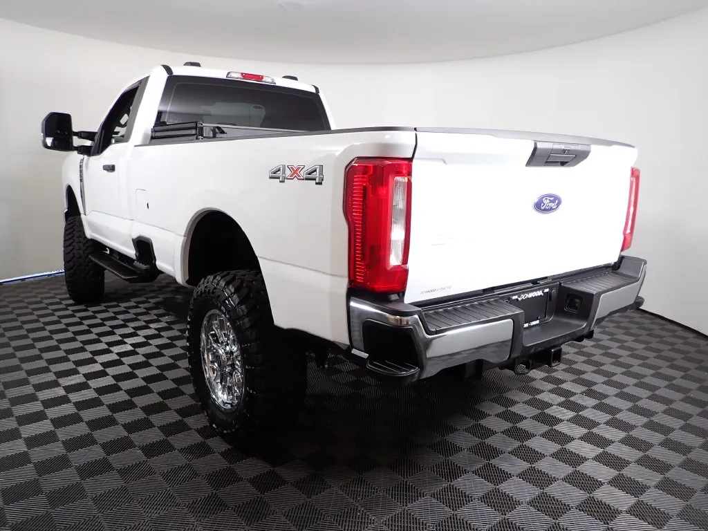 Ford F350SD photo 12