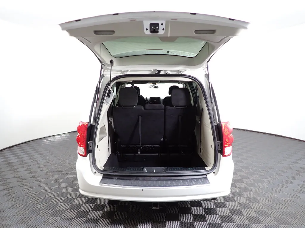 Dodge Grand Caravan photo 12