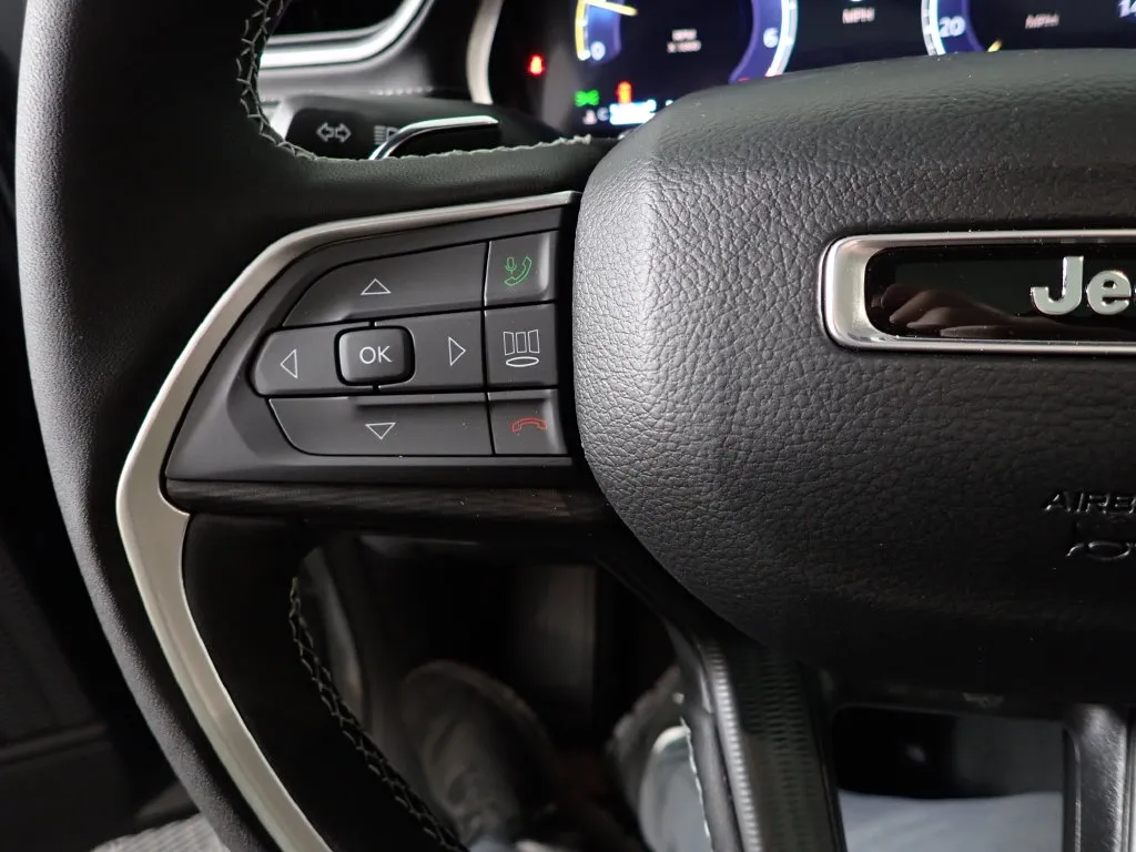 Jeep Grand Cherokee photo 28