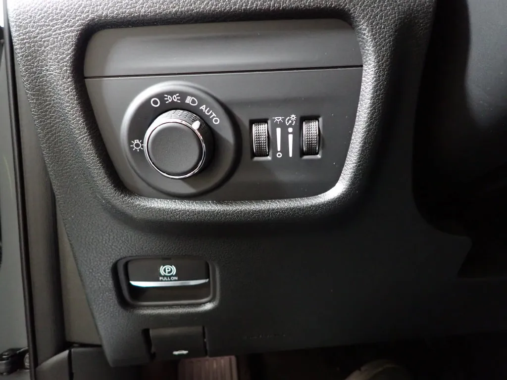 Jeep Grand Cherokee photo 25
