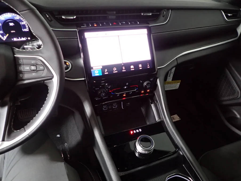 Jeep Grand Cherokee photo 30