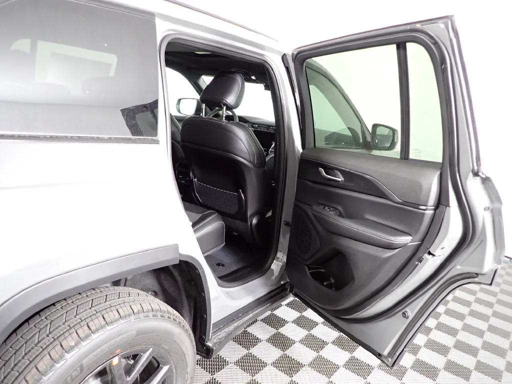 Jeep Grand Cherokee photo 35